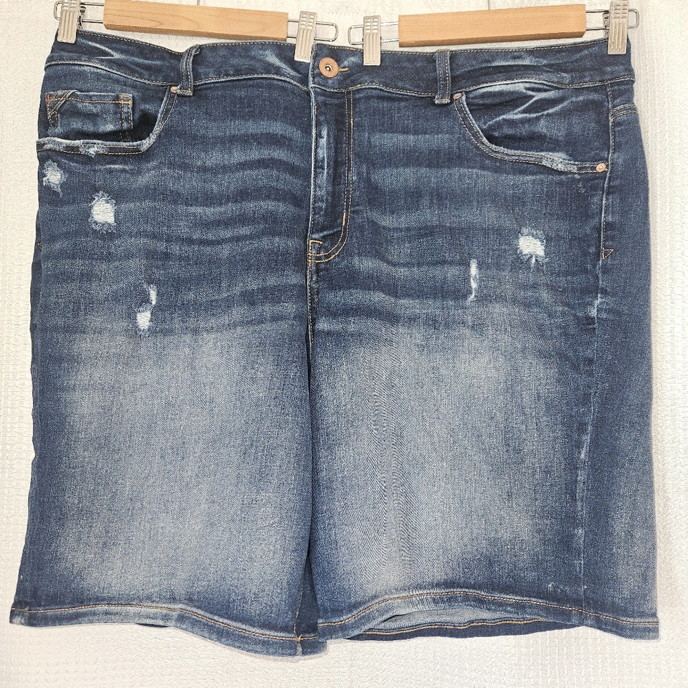 Maurices Edgely Distressed Denim Shorts Womens Plus Size 22W Blue Jean